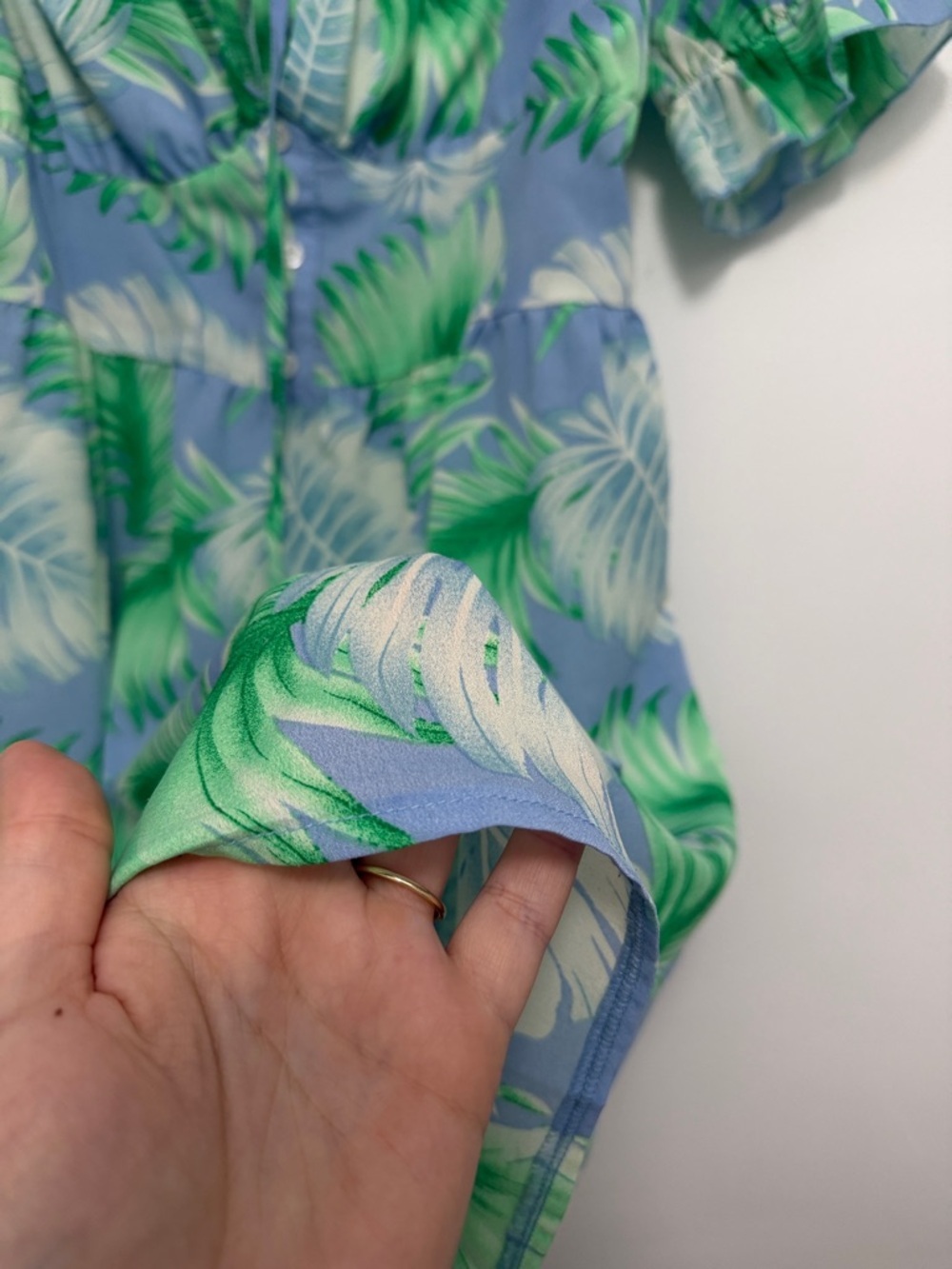 Missguided Blue and Green Tropical Leaf Mini Dress with Puff Sleeves - Picture 4 of 10